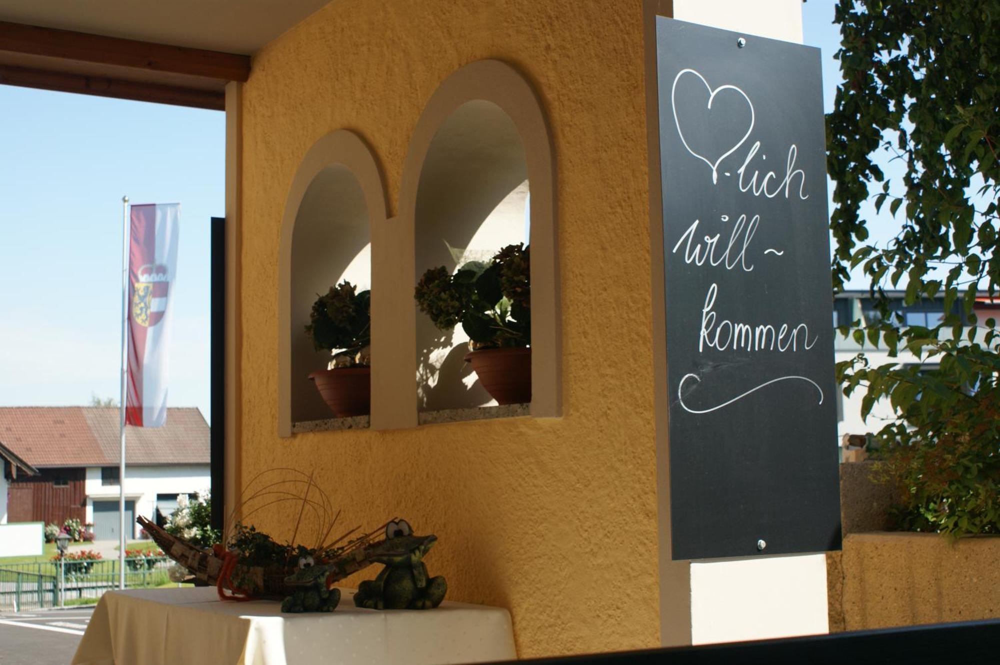 Gasthof Neuwirt Eugendorf Exterior foto