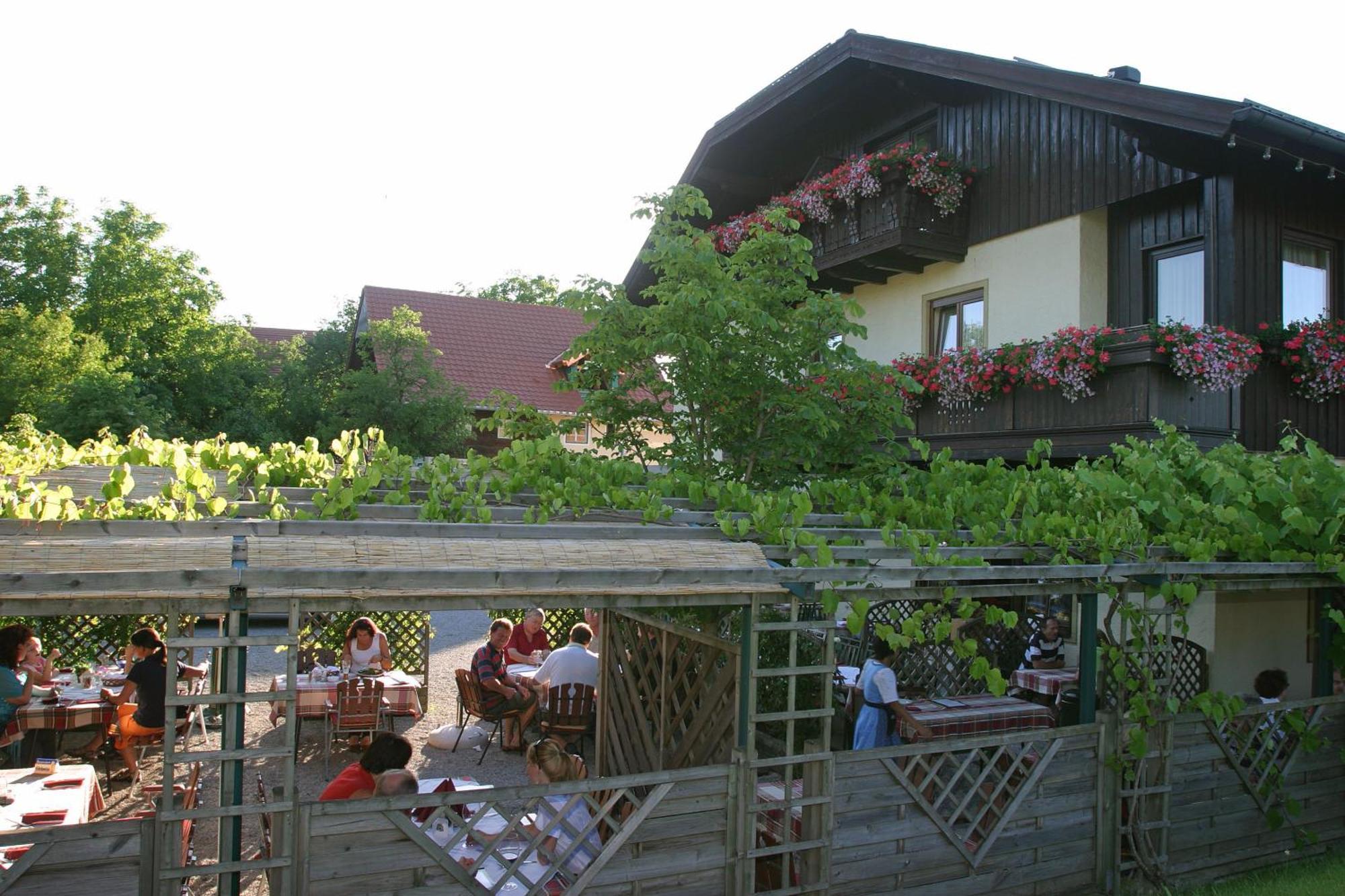 Gasthof Neuwirt Eugendorf Exterior foto