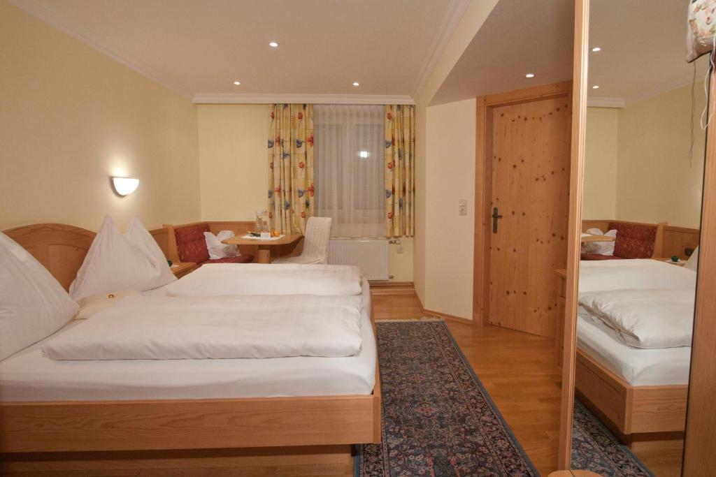 Gasthof Neuwirt Eugendorf Quarto foto